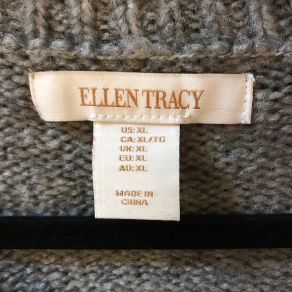 Ellen Tracy grey sweater with red detailing - Picture 2 of 7